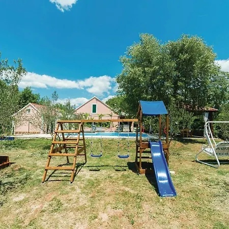House Back To Nature Dom wakacyjny Drniš