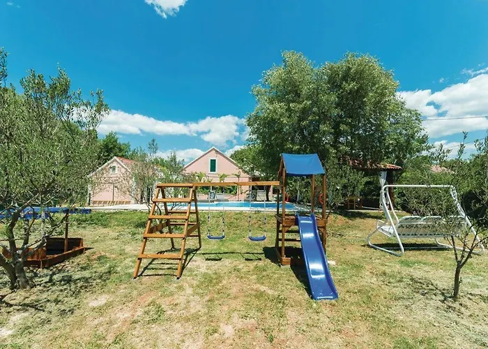 House Back To Nature Ferienhaus Drniš